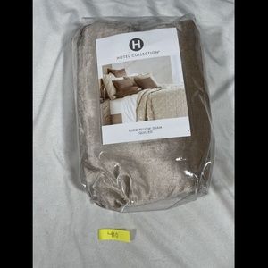 NIB Hotel Collection Contour Velvet Euro Sham‎